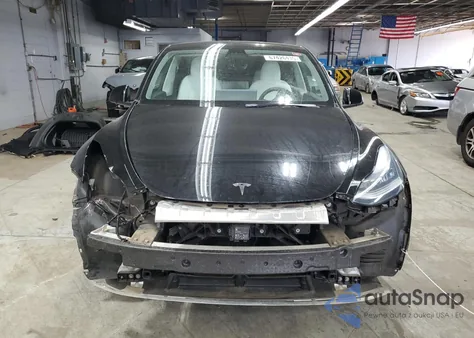 2021 Tesla Model Y z USA, uszkodzony, nr VIN 5YJYGDEE6MF179064